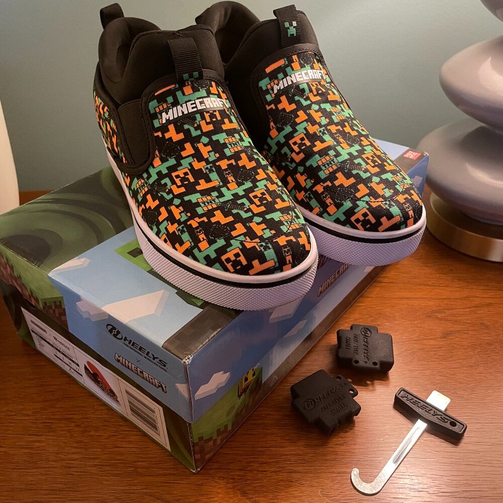 Boy's Minecraft Heelys - NWOT